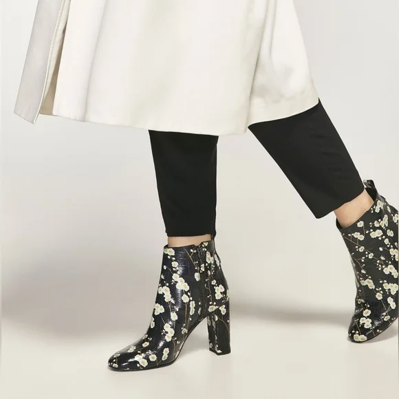 Massimo Dutti Zara Leather Ankle Boots with flowers US 7.5 - Picture 1 of 13
